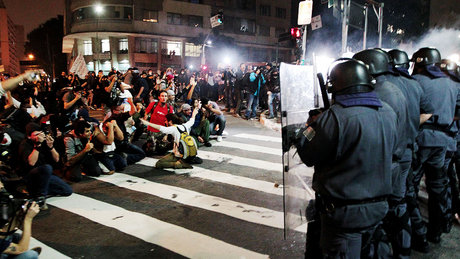 brasil-protesto-onibus-passe-livre-20130613-10-size-460