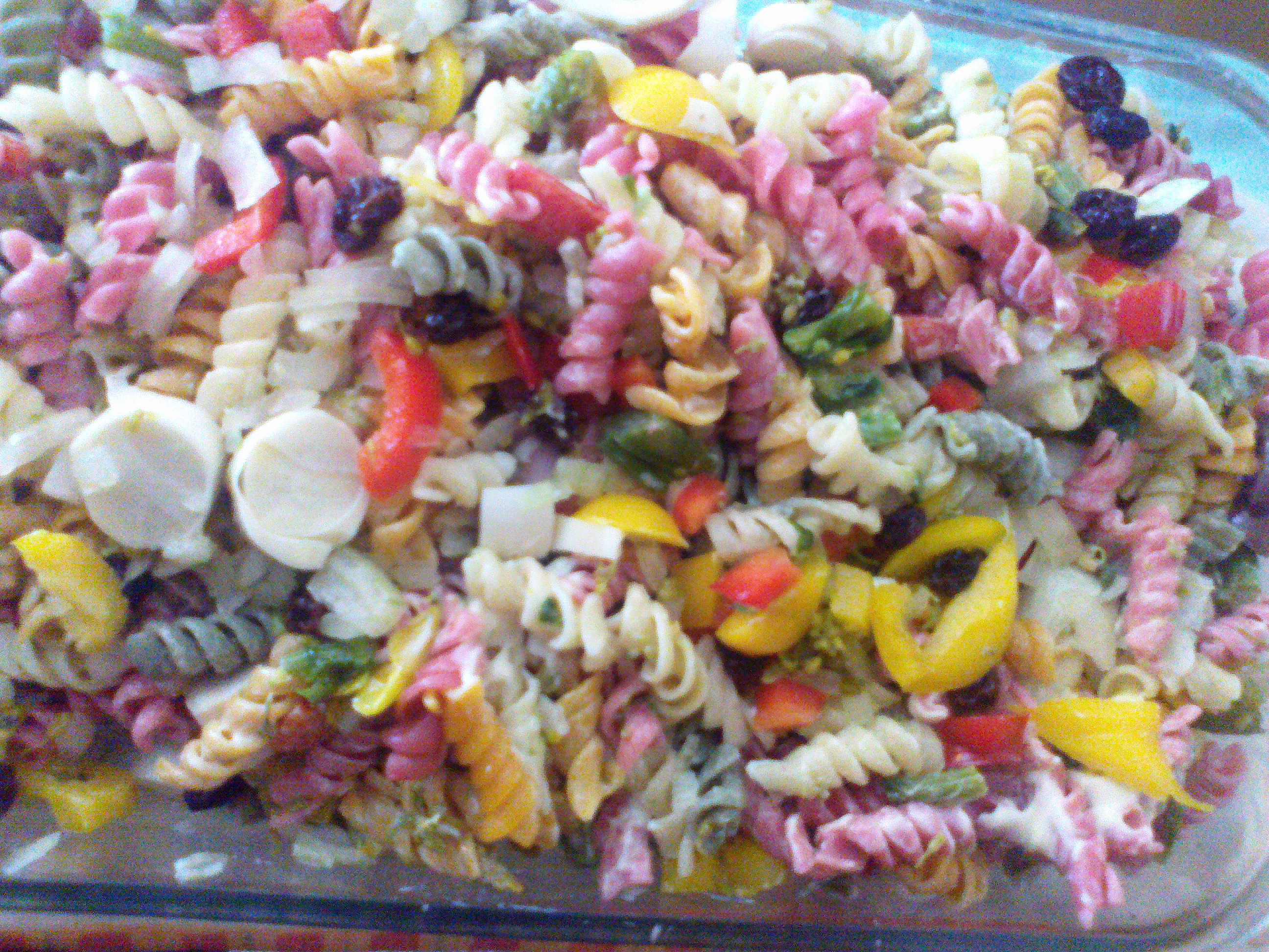 Salada de macarrão colorido IV