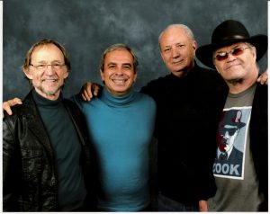 O autor e os três Monkees vivos: Peter, Mike e Micky