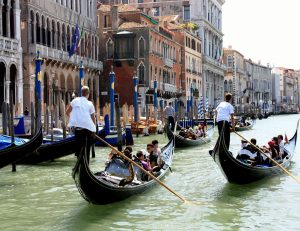 Gondoleiros em Veneza