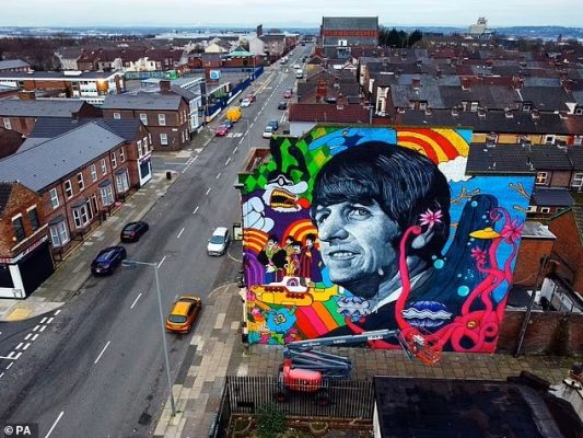 Mural gigante de Ringo Starr 